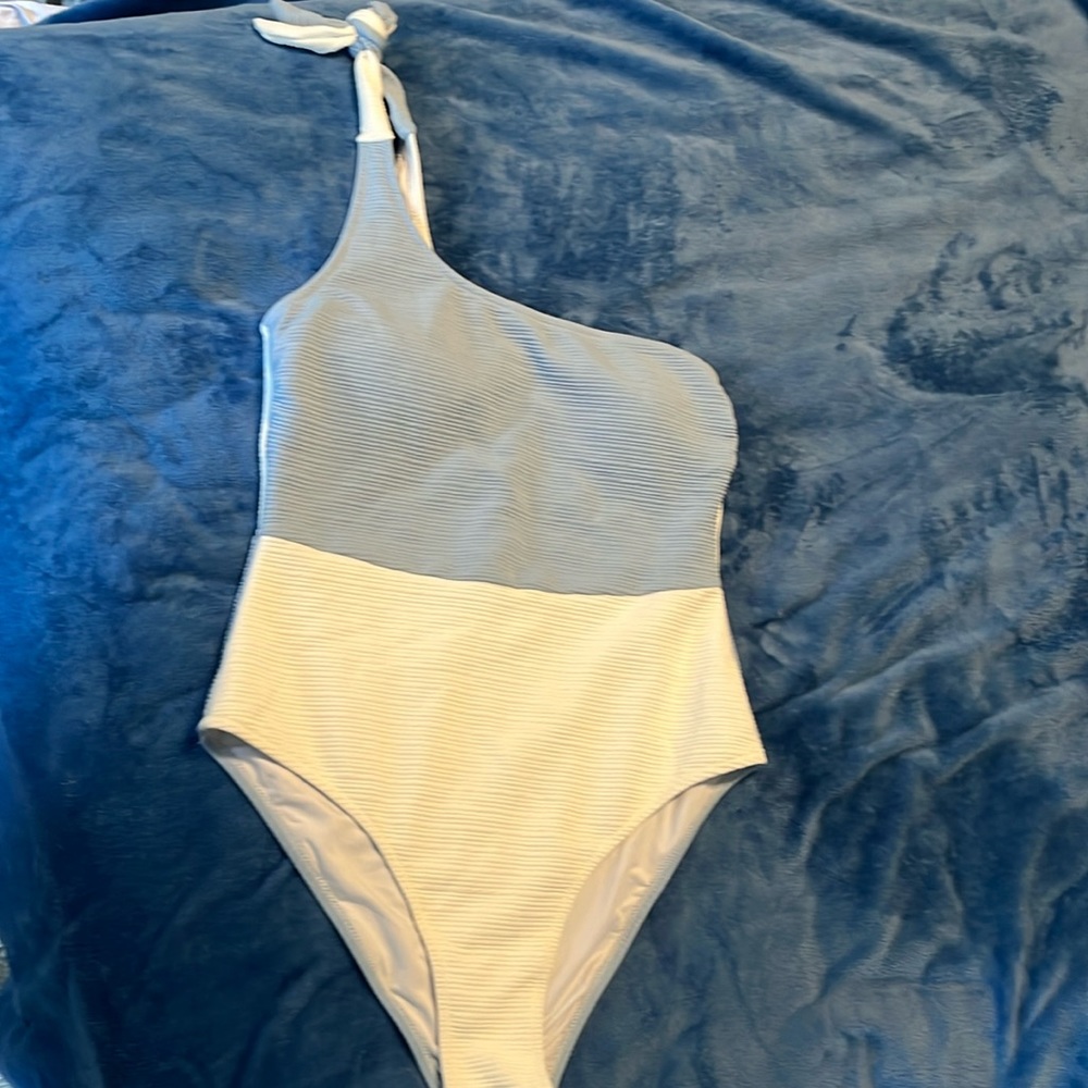 NWT Cupshe one shoulder blue/white colorblock bathing suit.